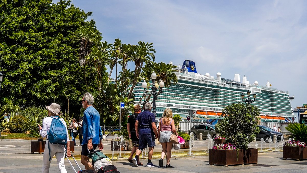 Turistas de un crucero en el puerto de Cádiz.