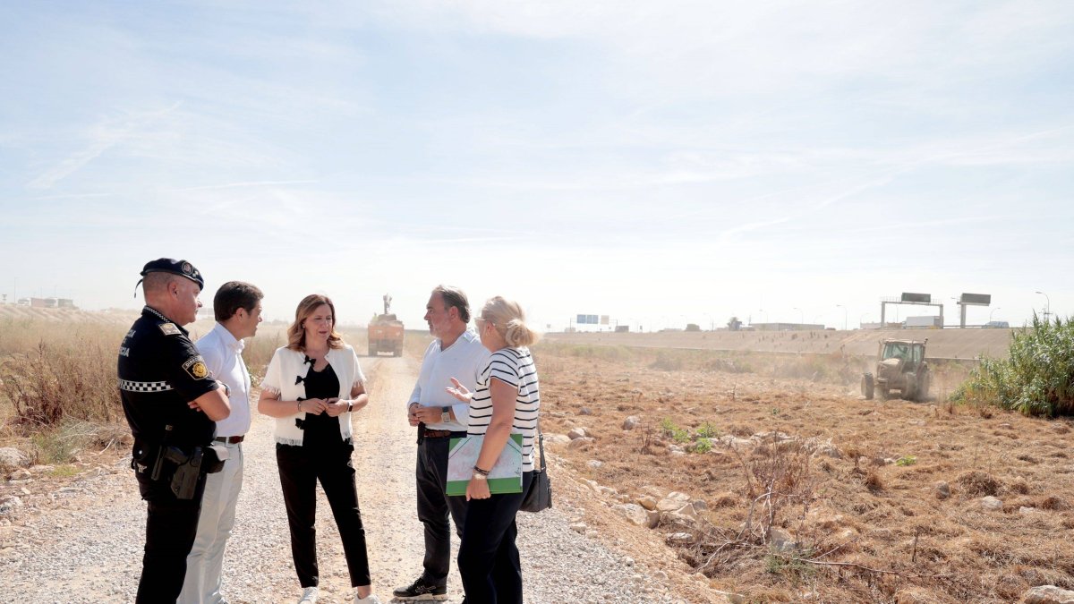 El ayuntamiento de Valencia retira más de 100 kilos de residuos del nuevo cauce del Turia
