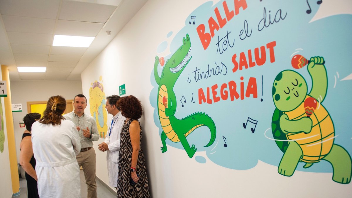 Visita del president de la Diputació, Vicent Mompó, a urgencias pediátricas del Hospital General