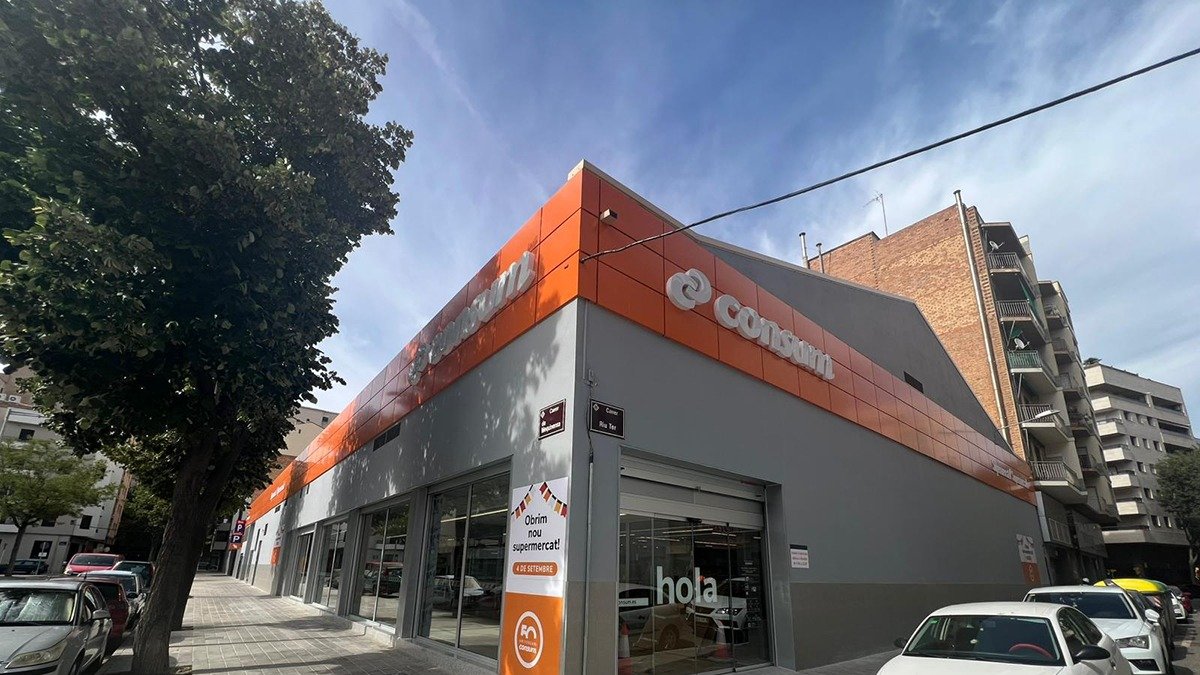 Consum abre dos nuevos supermercados en Amposta y Lleida