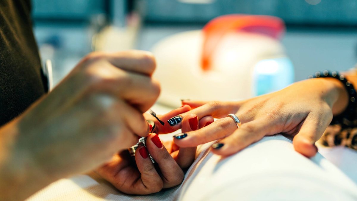Esto es lo que realmente ocurre con los esmaltes semipermanentes según una experta