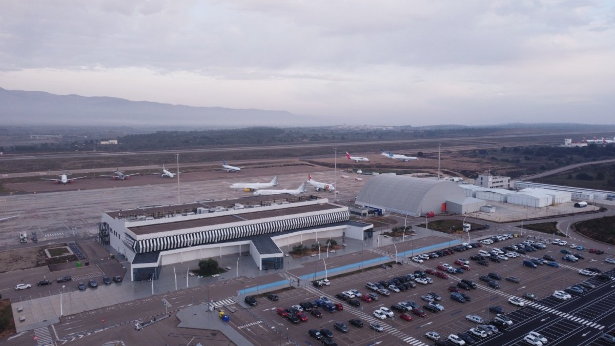 El Gobierno de Sánchez insulta al Aeropuerto de Castellón para atacar a Ryanair en plena guerra con la aerolínea