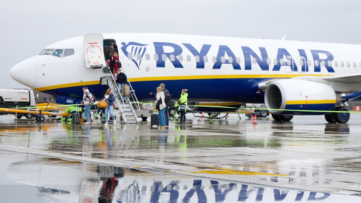 La marcha de Ryanair del aeropuerto de Jerez coloca al sector turístico en una "situación desesperada"