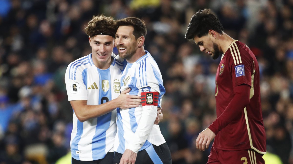 Messi abre el marcador contra Venezuela