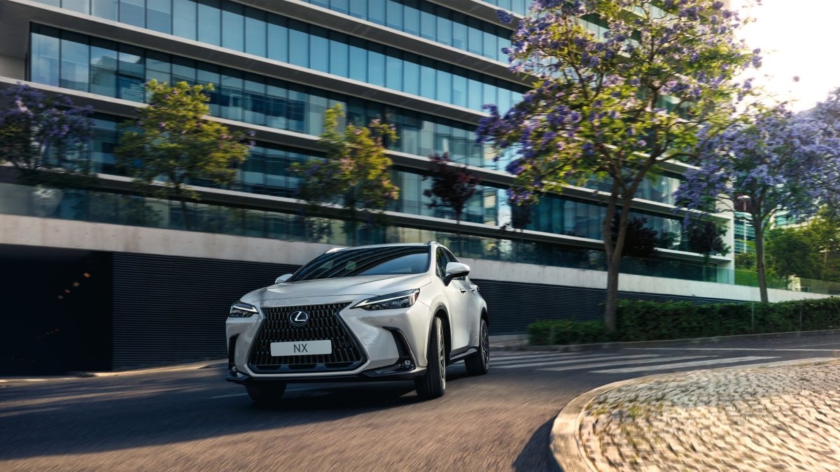 Lexus supera las 100.000 unidades en circulación y refuerza su liderazgo premium electrificado