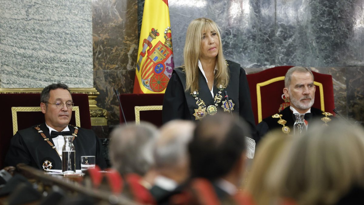 La presidenta del CGPJ da un fuerte tirón de orejas a Sánchez ante el Rey: "Las descalificaciones son inoportunas y rechazables"