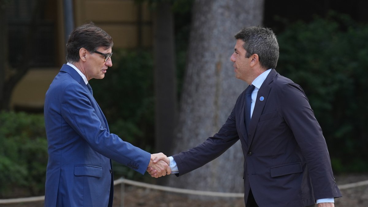 Mazón planta cara a Illa y el trato de favor catalán: "la Comunitat no va a arrodillarse ante Cataluña"