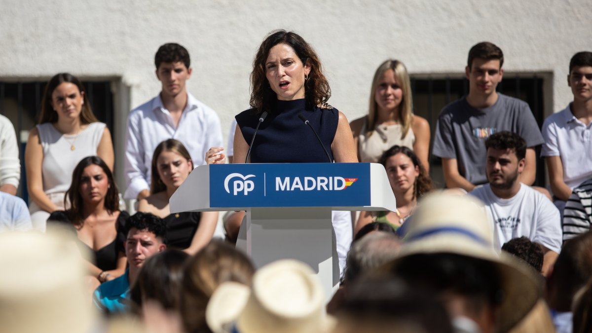 Ayuso reprocha el nauseabundo silencio de la izquierda hacia las mujeres afganas