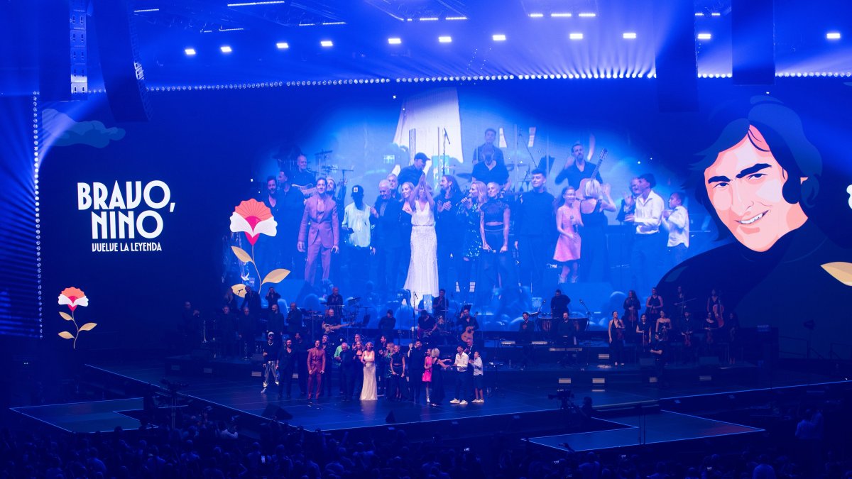 Una noche para la historia: el Roig Arena se estrena con un homenaje al eterno Nino Bravo