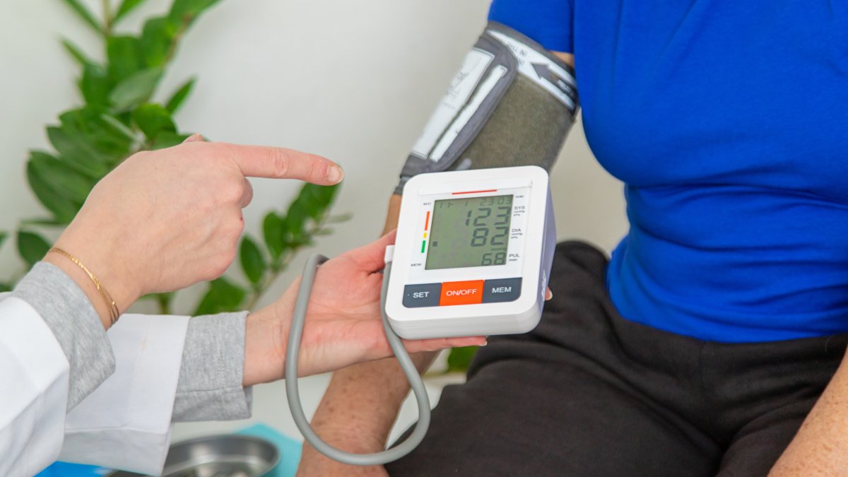 Un nuevo avance médico: cómo una pastilla al día ayuda a controlar la presión arterial resistente