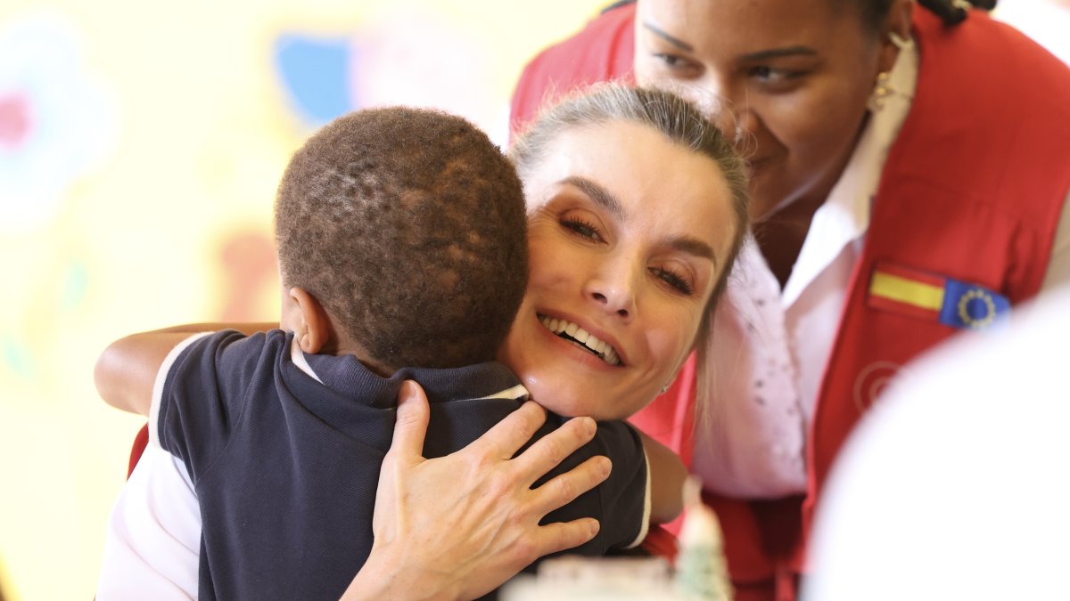 Nuestra experta en salud mental lo tiene claro: "La terapia del abrazo es salud"
