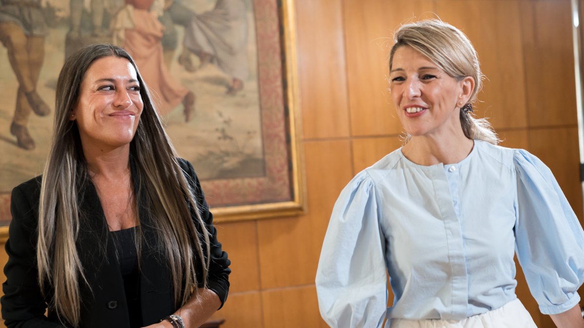 La vicepresidenta segunda y ministra de Trabajo, Yolanda Díaz, y la portavoz de Junts en el Congreso, Miriam Nogueras.