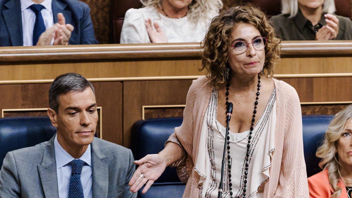La trama de la lotería, la puntilla que le faltaba a María Jesús Montero: "daba administraciones a sus amigos"