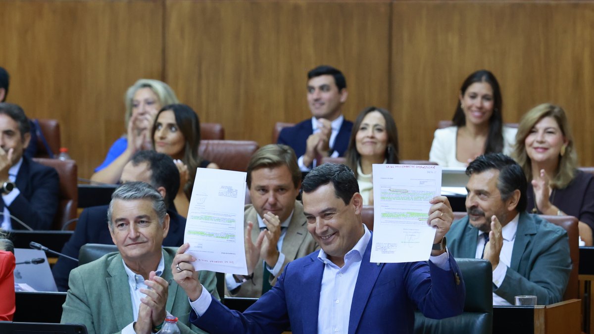 Juanma Moreno pone fin a las "mentiras del PSOE" con los conciertos millonarios que firmó Montero