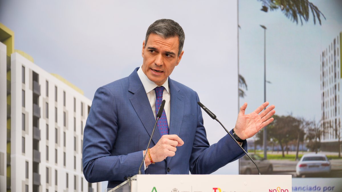 El presidente del Gobierno, Pedro Sánchez interviene en el acto de entrega de llaves de viviendas de alquiler asequible.