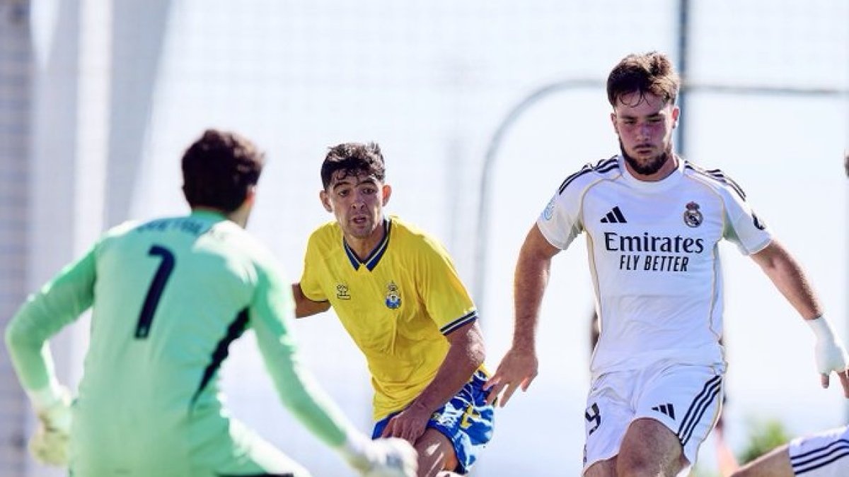 El Real Madrid C celebra en el debut en Valdebebas