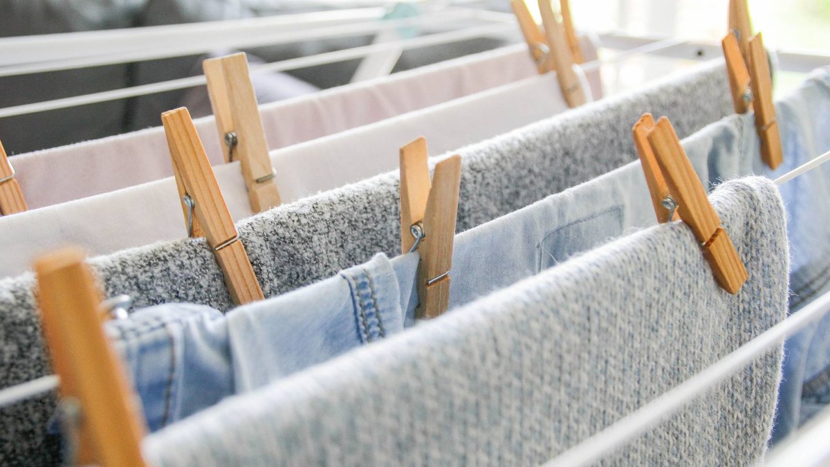 El método más eficaz para secar la ropa dentro de casa que los japoneses llevan años usando
