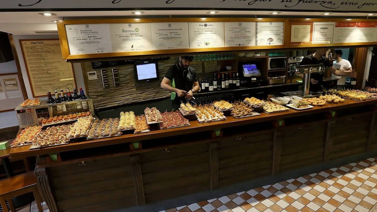 Este bar vasco transforma cada pincho en alta cocina (y la Guía Michelin lo confirma)