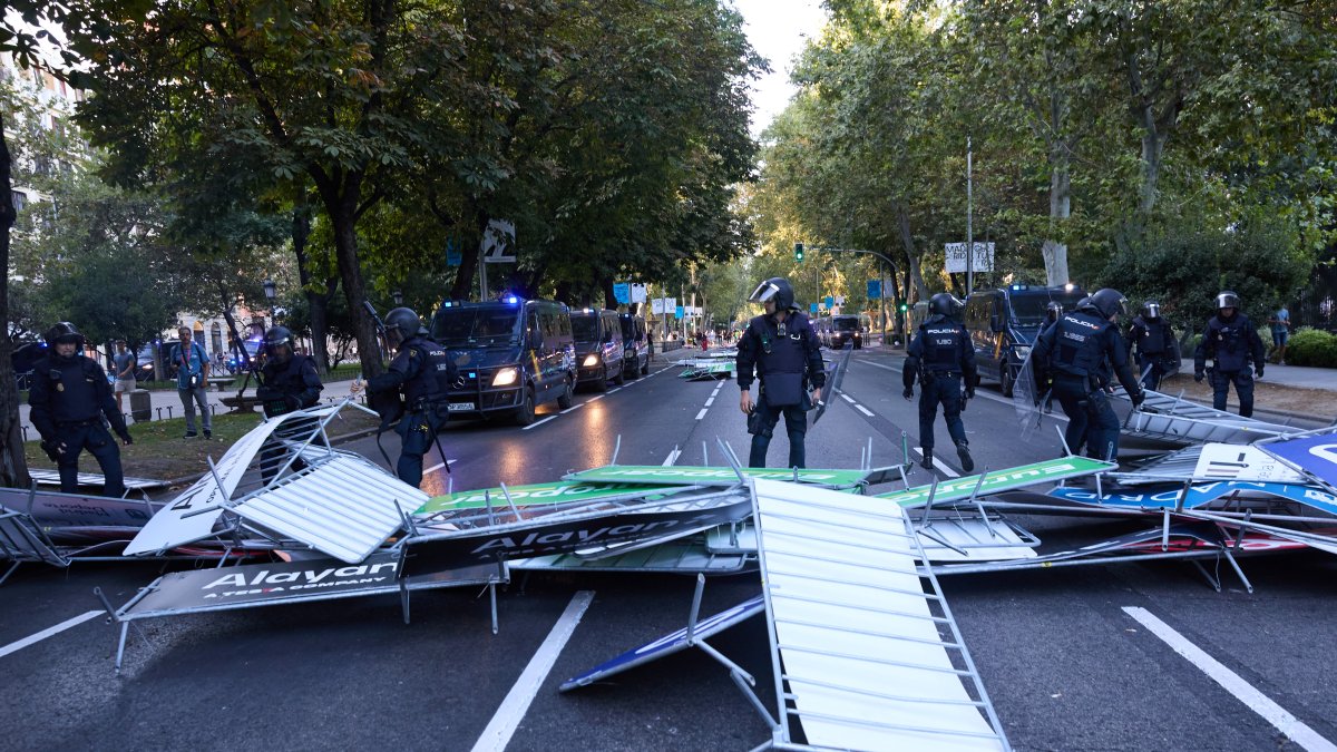 La UCI fulmina a Sánchez por avalar protestas que sabotearon la Vuelta 2025