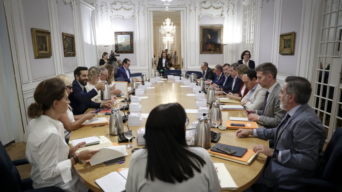Reunió de la Mesa de Les Corts i la Junta de Síndics