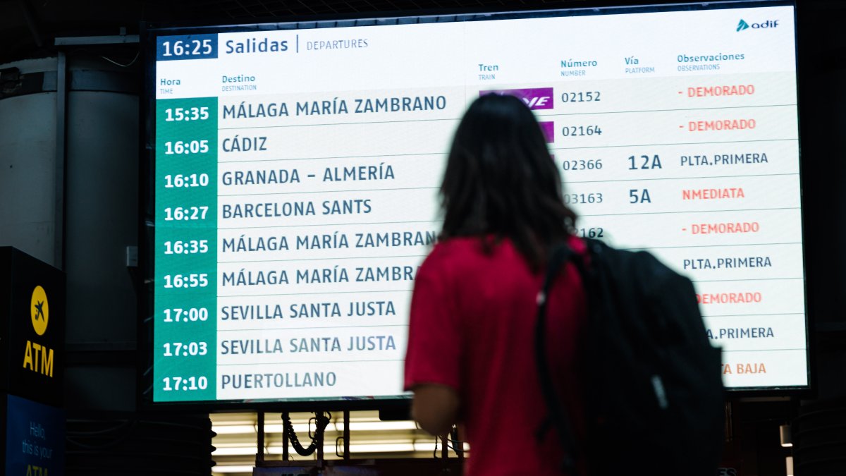 No hay un día sin retrasos para los pasajeros de los trenes en España