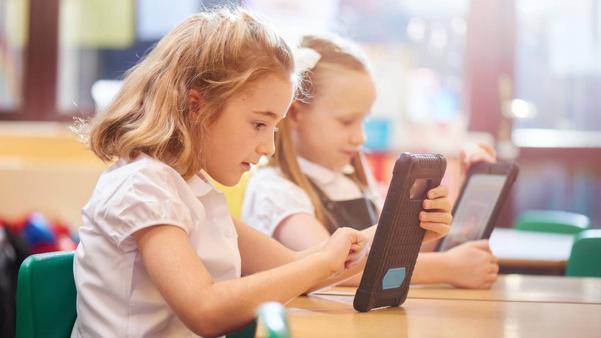 Ni deberes ni pantallas: el nuevo método que se impone en Infantil y Primaria en la Comunidad de Madrid