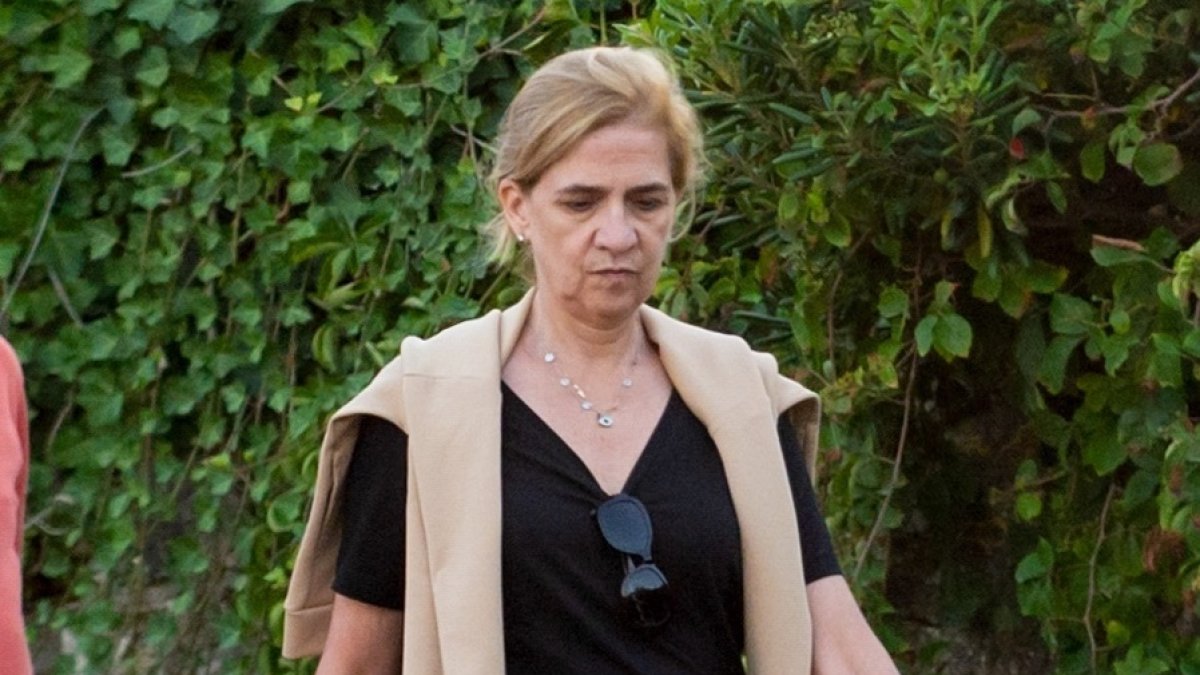 La Infanta Cristina, cazada en Colombia muy bien acompañada: ¿guardaespaldas o su nuevo novio?