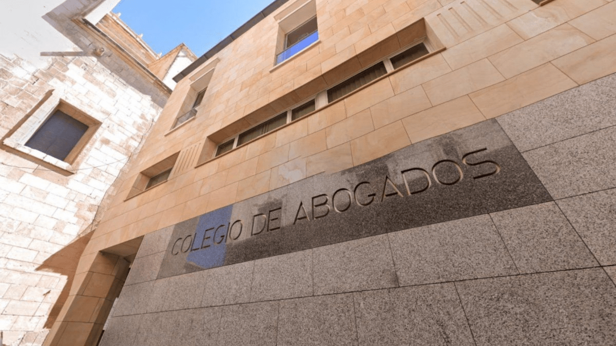 Fachada del Ilustre Colegio de Abogados de Elche