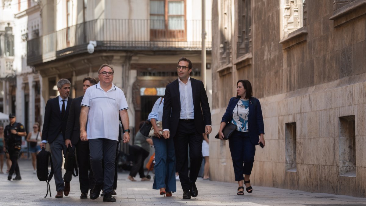 Nueve meses después, Carlos Cuerpo admite que el Gobierno aún está estudiando la situación de los autónomos afectados por la dana