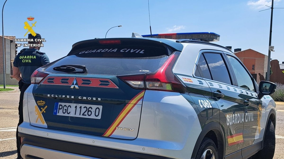 Un guardia civil fuera de servicio salva la vida a un hombre de 70 años en plena parada cardíaca en Cuenca
