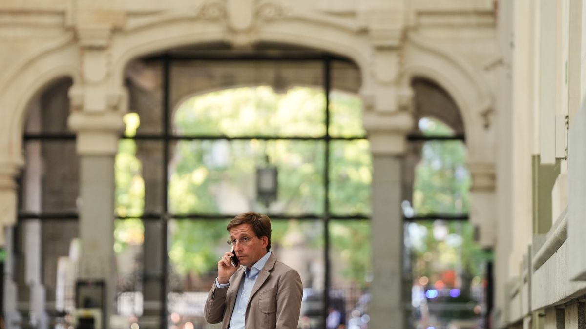 Almeida defiende cumplir con los patrocinios de La Vuelta para evitar un “daño económico”