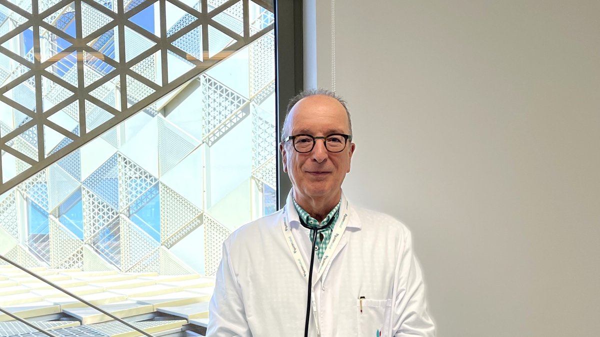 Luis Manuel Entrenas, neumólogo, alerta de un "fenómeno preocupante" en los casos de cáncer de pulmón