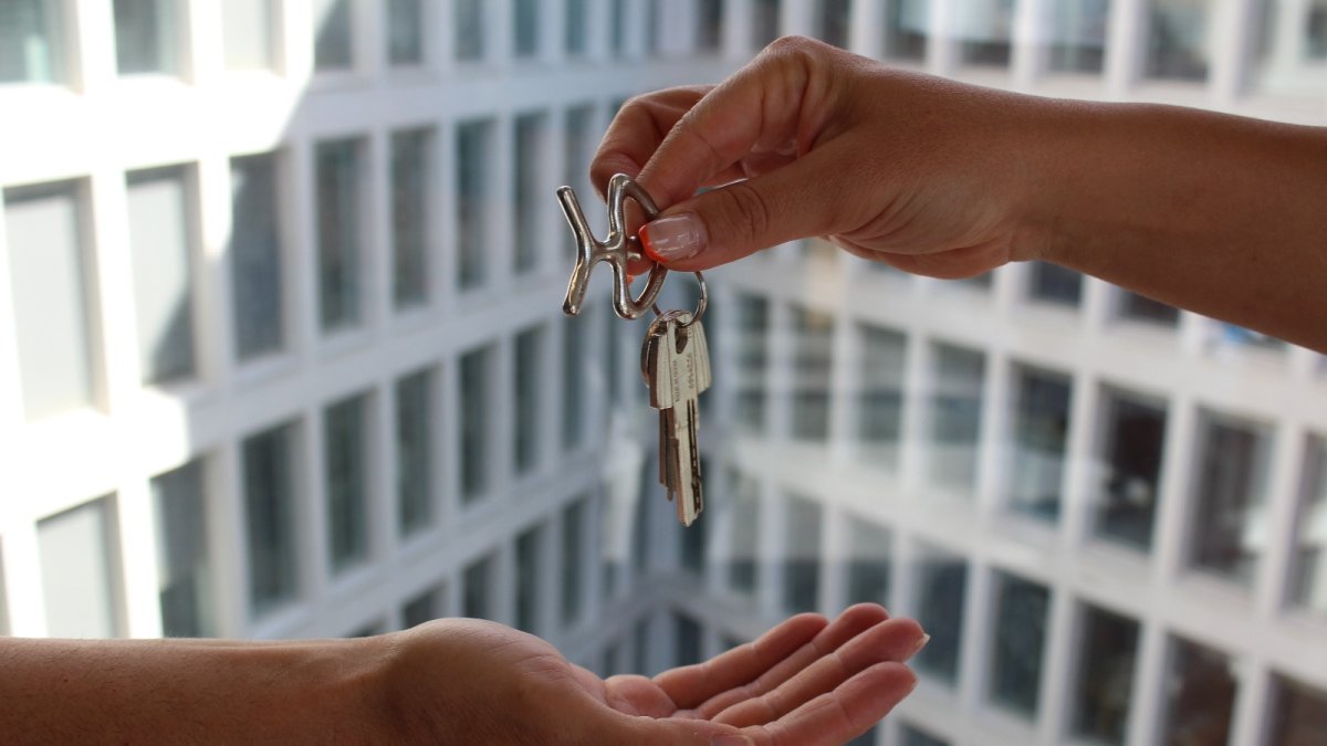 El aval hipotecario de la Junta permite a 2.100 andaluces adquirir su primera vivienda