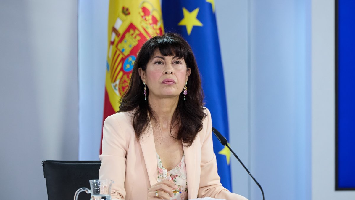 EN DIRECTO | La ministra de Igualdad trata de restarle importancia a los fallos de sus pulseras chinas y habla de "exageraciones"