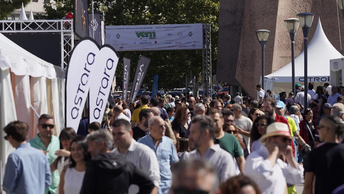 Madrid celebra una década de movilidad eléctrica a pie de calle