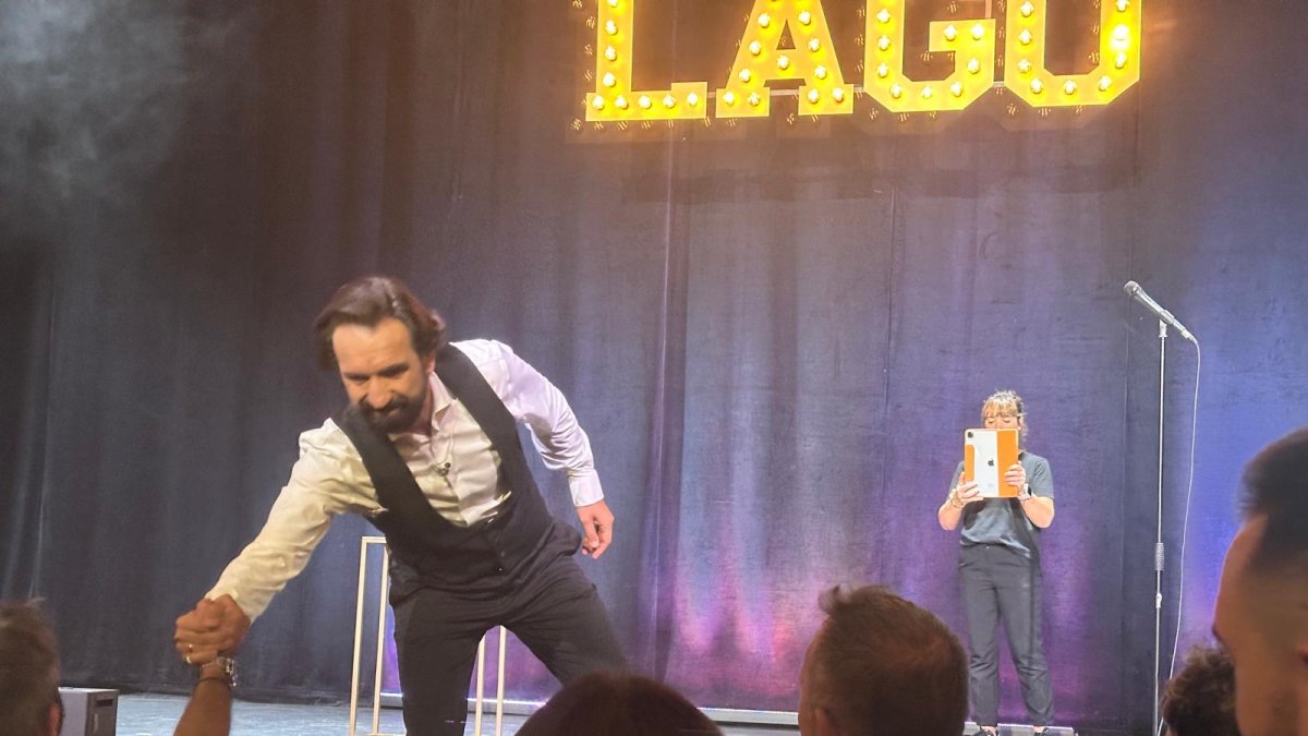 Lo que une a Pedro Sánchez con el cómico Miguel Lago: la comedia