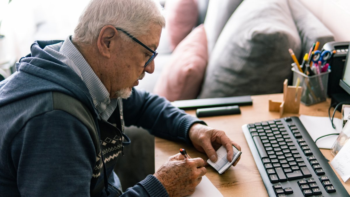 Subsidio de mayores de 52 años: el SEPE despeja dudas clave sobre acceso, jubilación y compatibilidad con formación
