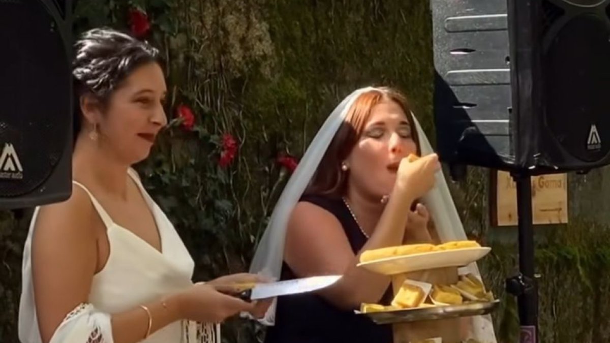 La boda de Ángela Rodríguez Pam con una 'tarta de tortilla', refrescos de Palestina y sin Irene Montero