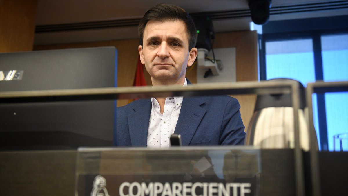 El presidente de TVE presume de que en España no se cancelan programas y le recuerdan qué hizo el PSOE con Cuéntame