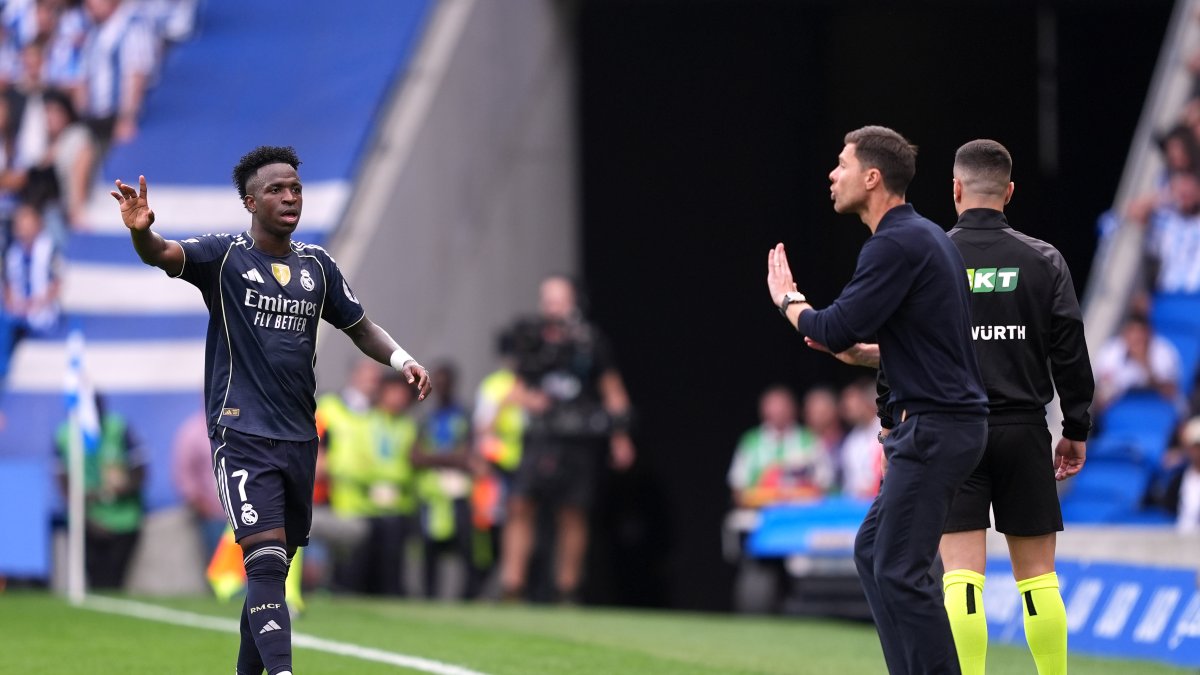 Xabi Alonso, sobre Vinícius: “Debe sentirse a gusto y seguir”