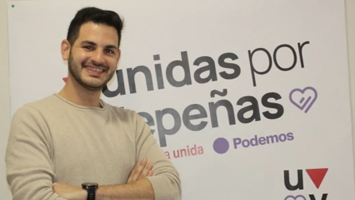 La caradura de un concejal de Podemos: monta su despedida de soltero en el auditorio municipal fingiendo una actividad cultural