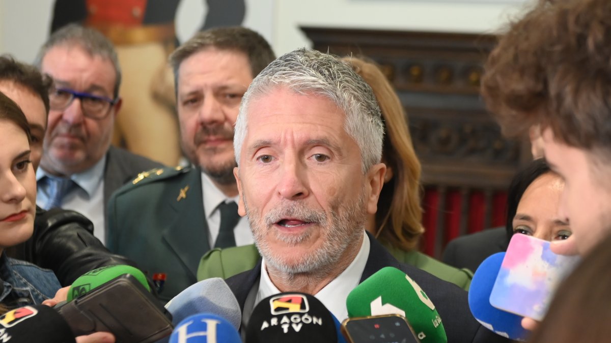 Marlaska sigue maltratando a la Policía: agentes de Caballería obligados a pagar 2.000 euros de su bolsillo ante la falta de dietas