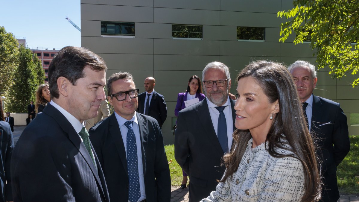Mañueco resalta el liderazgo de Castilla y León en la investigación y atención al cáncer