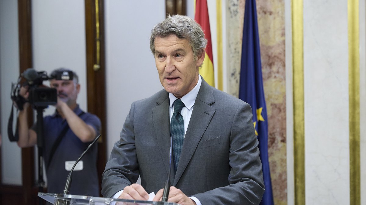 Feijóo se lo deja claro a Sánchez: "más pulseras y Policía y menos talleres de masculinidad"