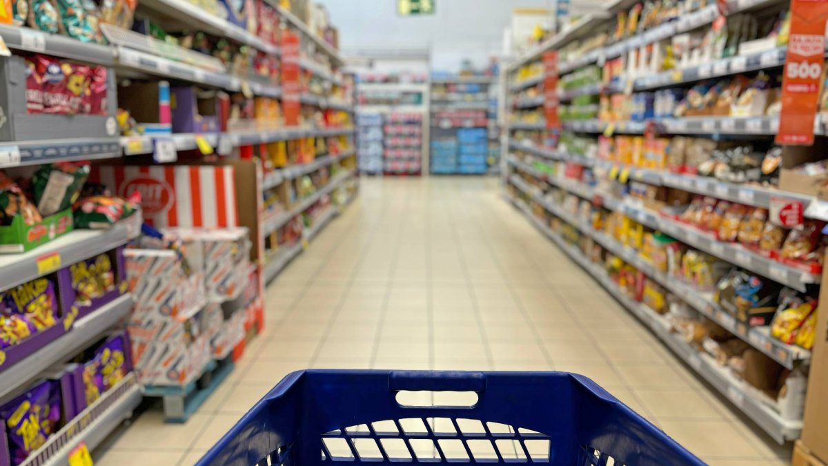 Palabra de la OCU: "Con solo cambiar de supermercado puedes ahorrar más de 1.100€/año" (y ya no es Mercadona la opción más barata)