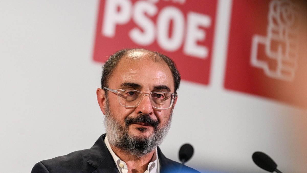 Indignación por el vergonzoso silencio y desprecio en público del PSOE al fallecido Javier Lambán