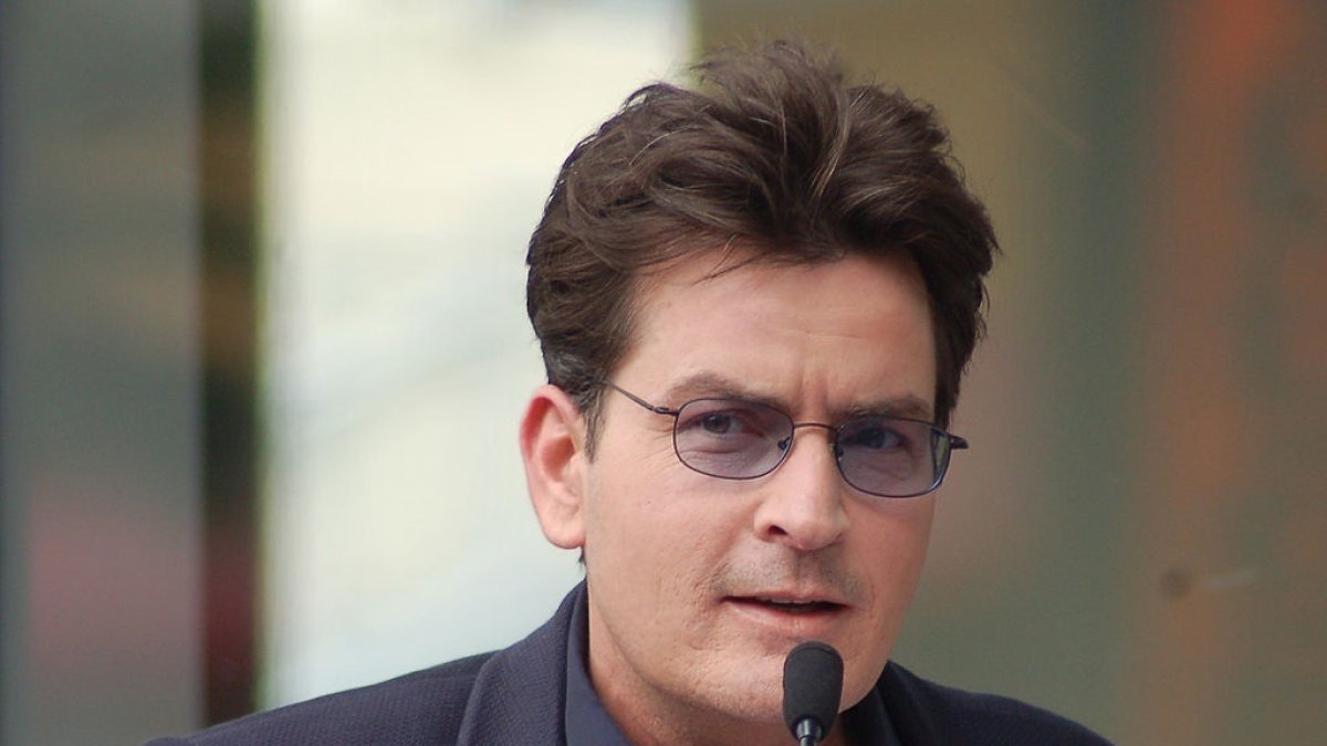 Charlie Sheen (60) revela más detalles sobre su vida sexual: "Me he acostado con más de 47.000 mujeres"