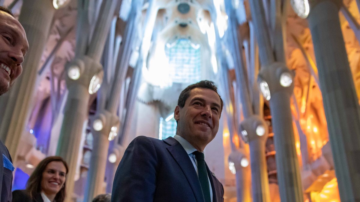 Juanma Moreno le da otro repaso a Turull por su discurso "supremacista" y deja a Montero tiritando
