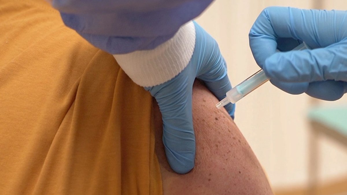 Un brote de gripe y Covid deja cuatro fallecidos y 22 contagios en una residencia de ancianos de Sevilla