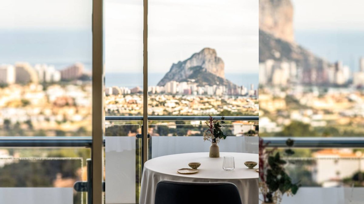 El pueblo alicantino con el risotto de berro y gamba roja que la Guía Michelin elige entre sus platos más memorables